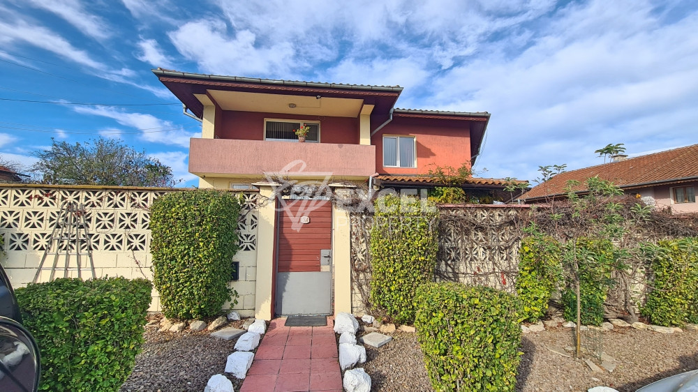Detached fully furnished house with yard and barbecue