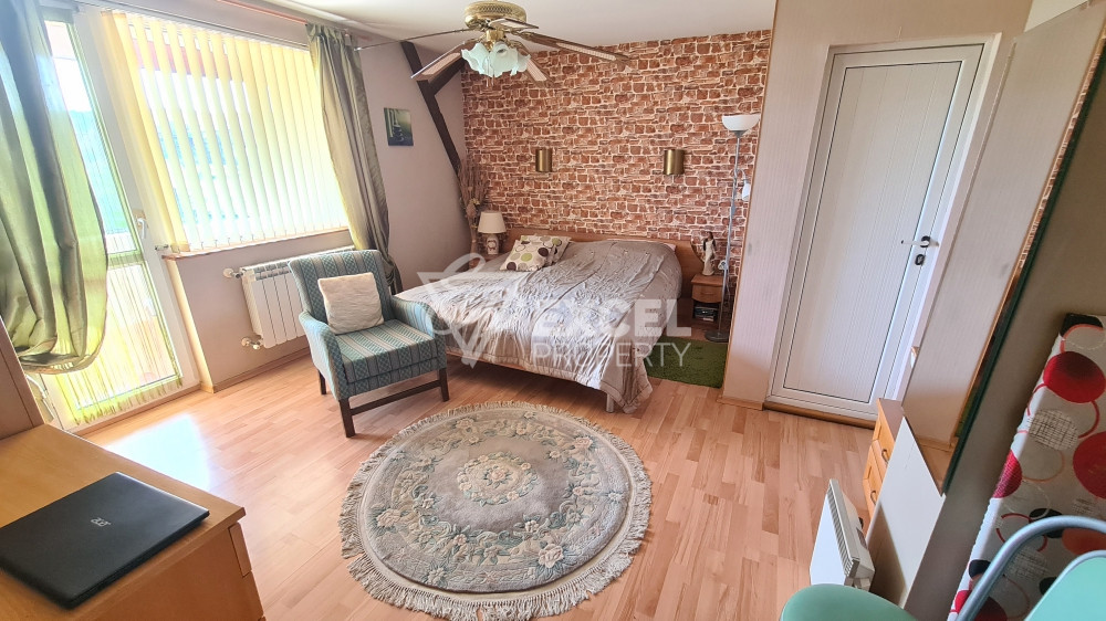Detached fully furnished house with yard and barbecue