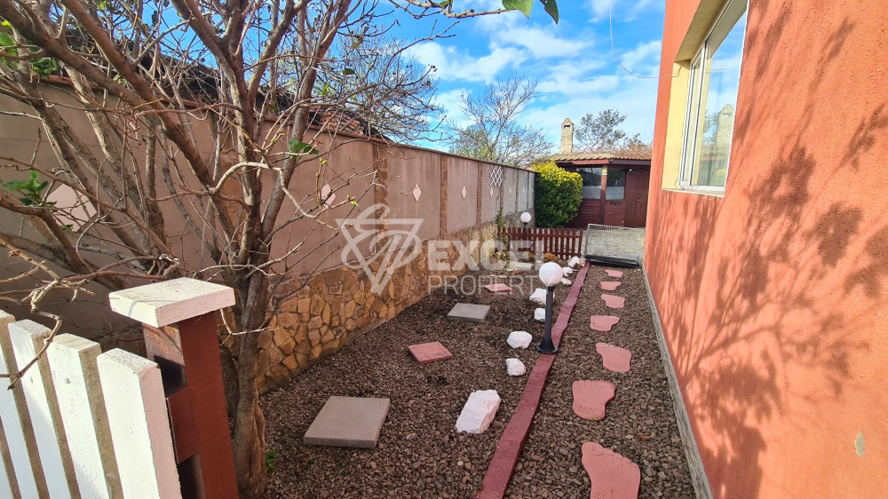 Detached fully furnished house with yard and barbecue