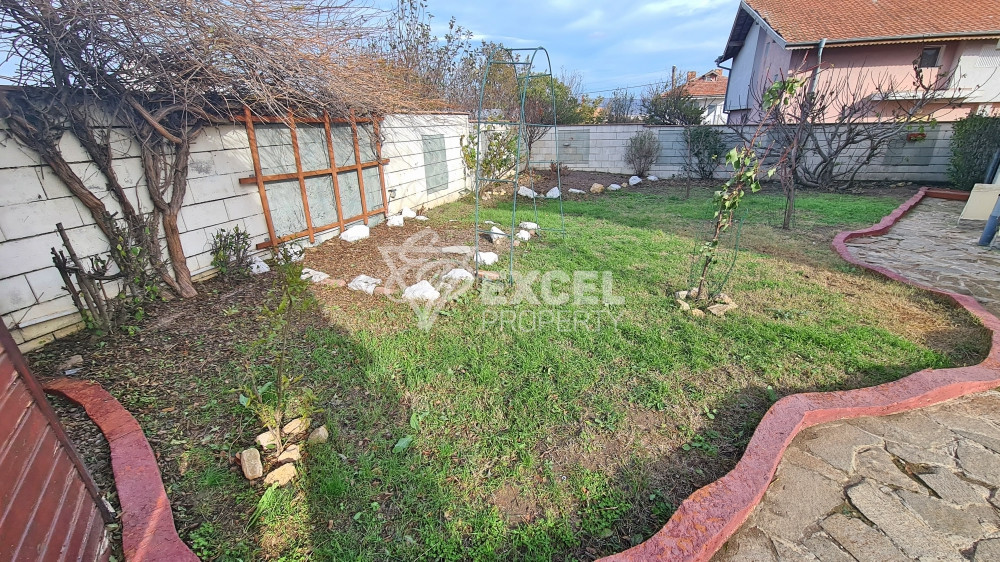 Detached fully furnished house with yard and barbecue
