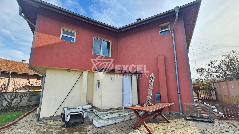Detached fully furnished house with yard and barbecue