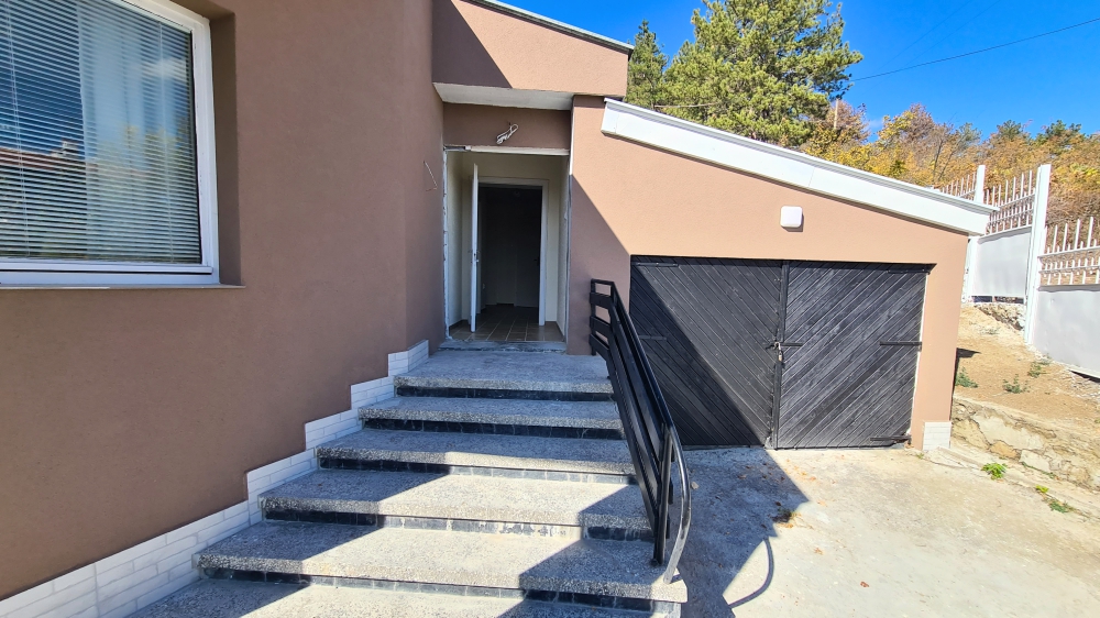Fully renovated house with no maintenance fee in the village of Gorica.