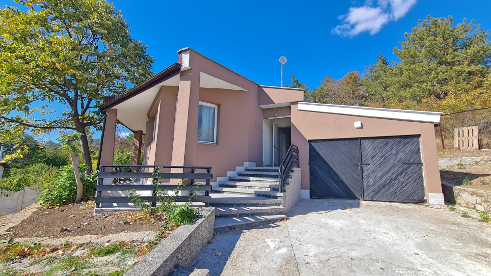 Fully renovated house with no maintenance fee in the village of Gorica.