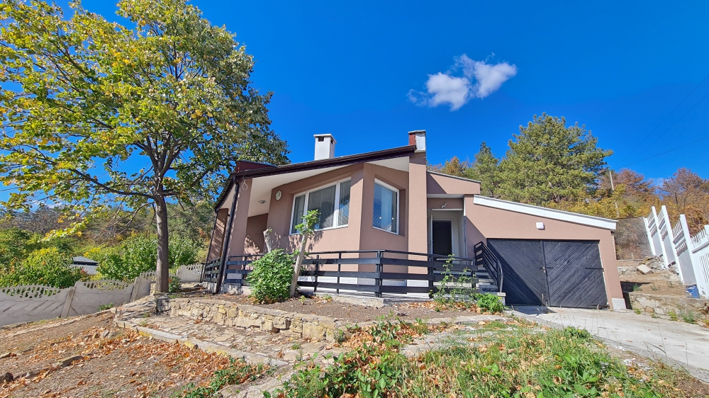 Fully renovated house with no maintenance fee in the village of Gorica.
