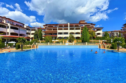 Unique multi-room apartment on the first line in the Casa Real complex, Sveti Vlas
