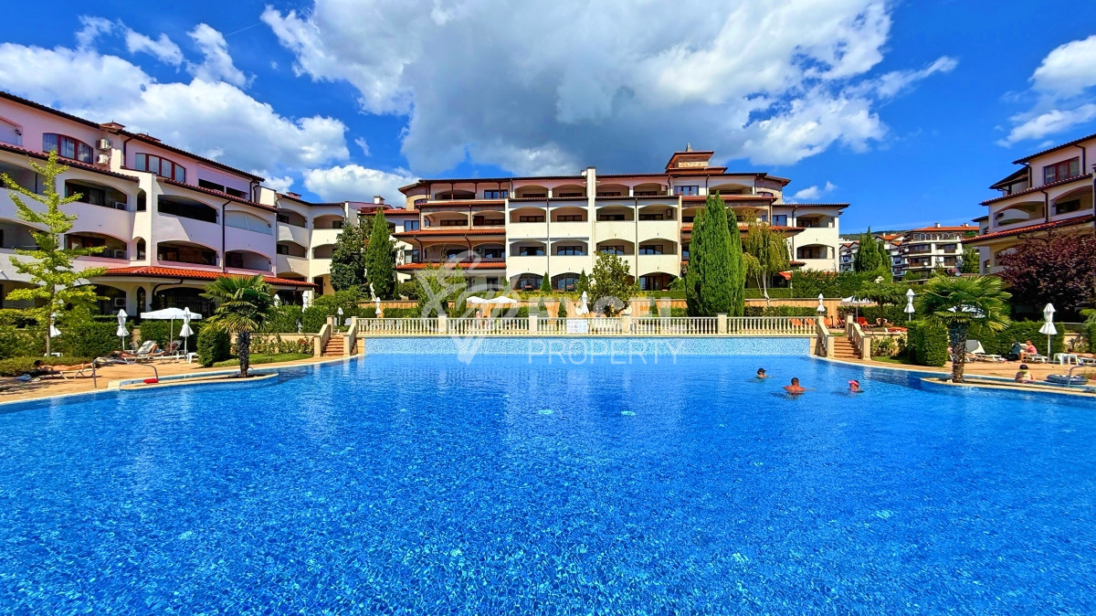 Unique multi-room apartment on the first line in the Casa Real complex, Sveti Vlas