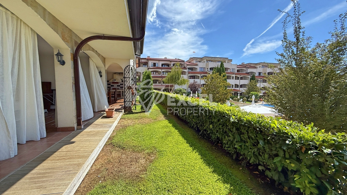 Unique multi-room apartment on the first line in the Casa Real complex, Sveti Vlas