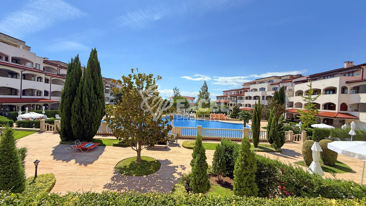 Unique multi-room apartment on the first line in the Casa Real complex, Sveti Vlas