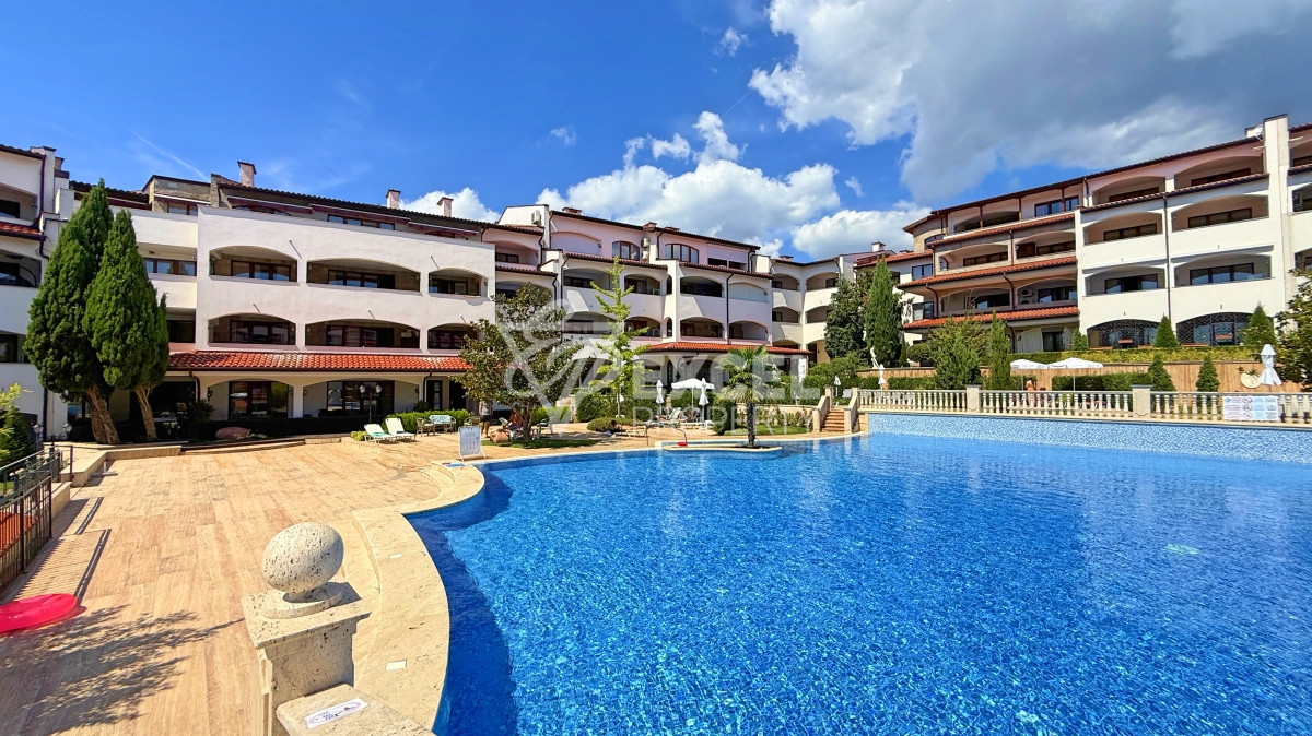 Unique multi-room apartment on the first line in the Casa Real complex, Sveti Vlas