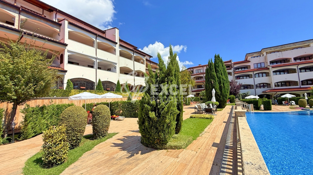 Unique multi-room apartment on the first line in the Casa Real complex, Sveti Vlas