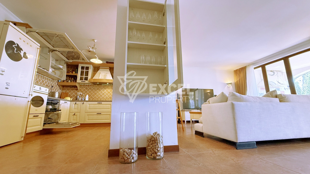 Unique multi-room apartment on the first line in the Casa Real complex, Sveti Vlas