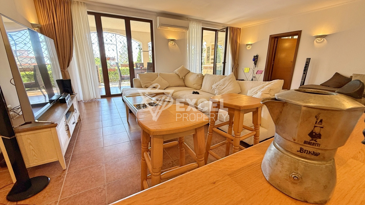 Unique multi-room apartment on the first line in the Casa Real complex, Sveti Vlas