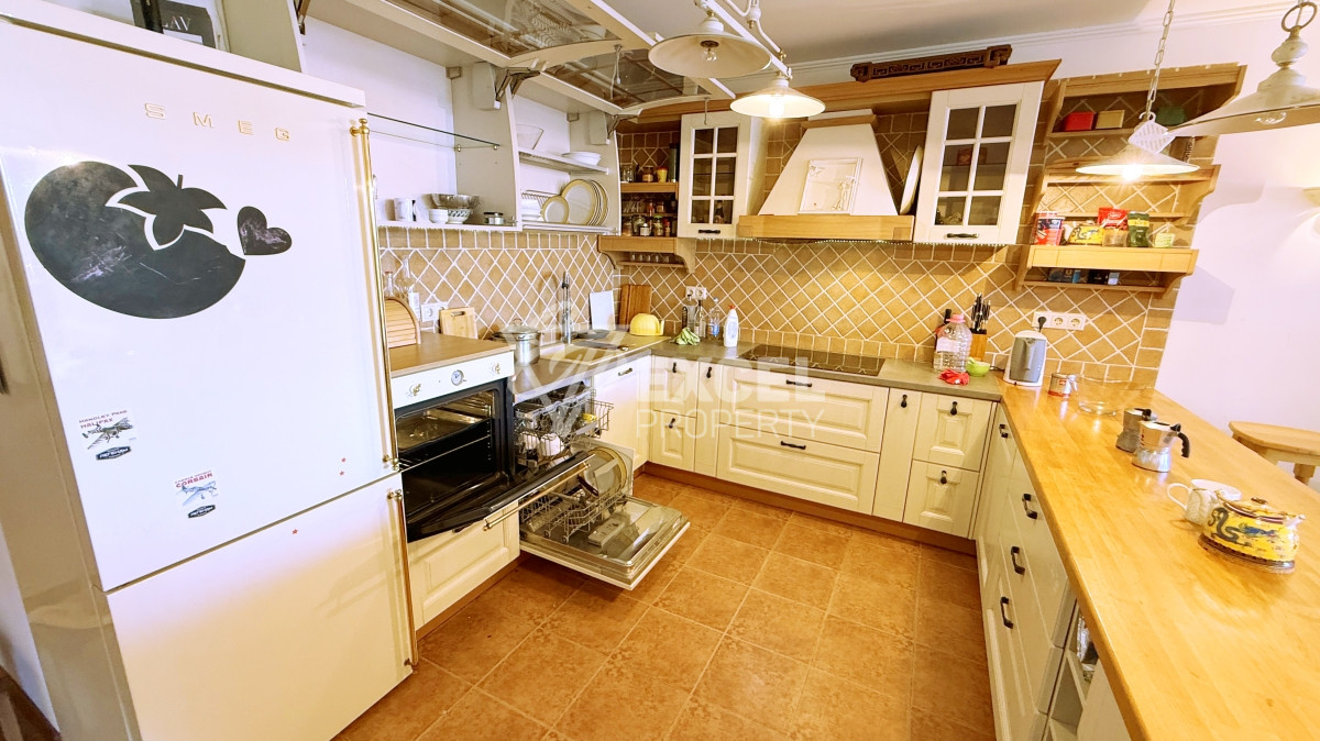 Unique multi-room apartment on the first line in the Casa Real complex, Sveti Vlas