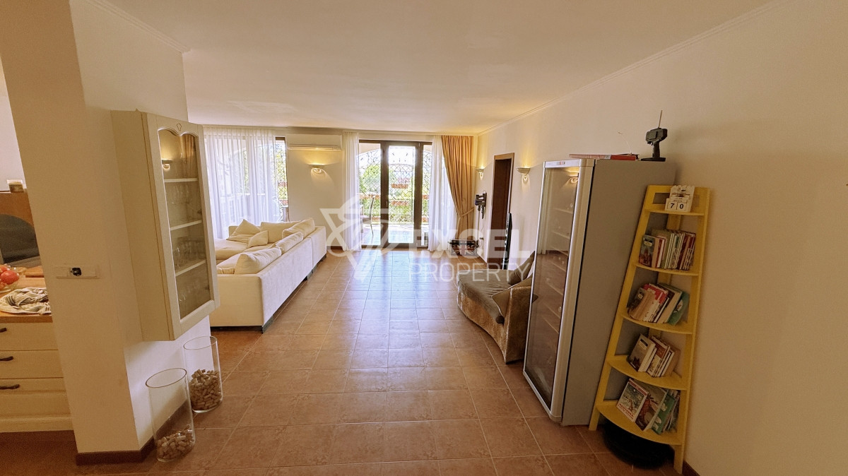 Unique multi-room apartment on the first line in the Casa Real complex, Sveti Vlas