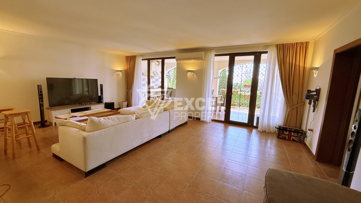 Unique multi-room apartment on the first line in the Casa Real complex, Sveti Vlas