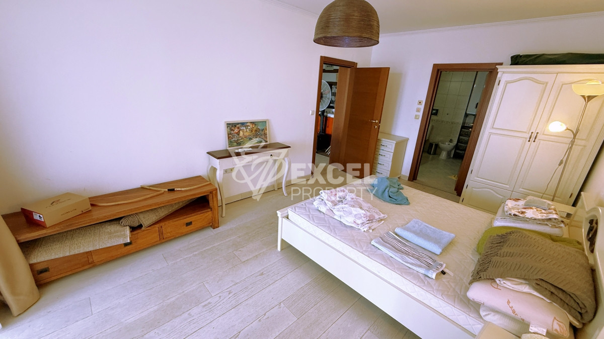 Unique multi-room apartment on the first line in the Casa Real complex, Sveti Vlas