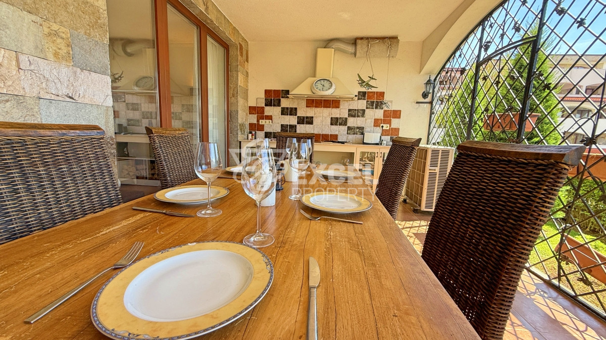 Unique multi-room apartment on the first line in the Casa Real complex, Sveti Vlas