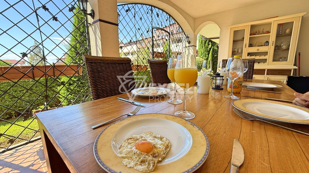 Unique multi-room apartment on the first line in the Casa Real complex, Sveti Vlas