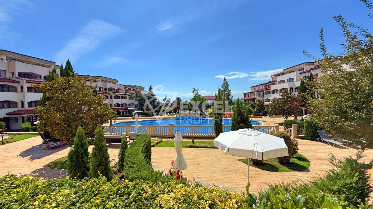 Unique multi-room apartment on the first line in the Casa Real complex, Sveti Vlas