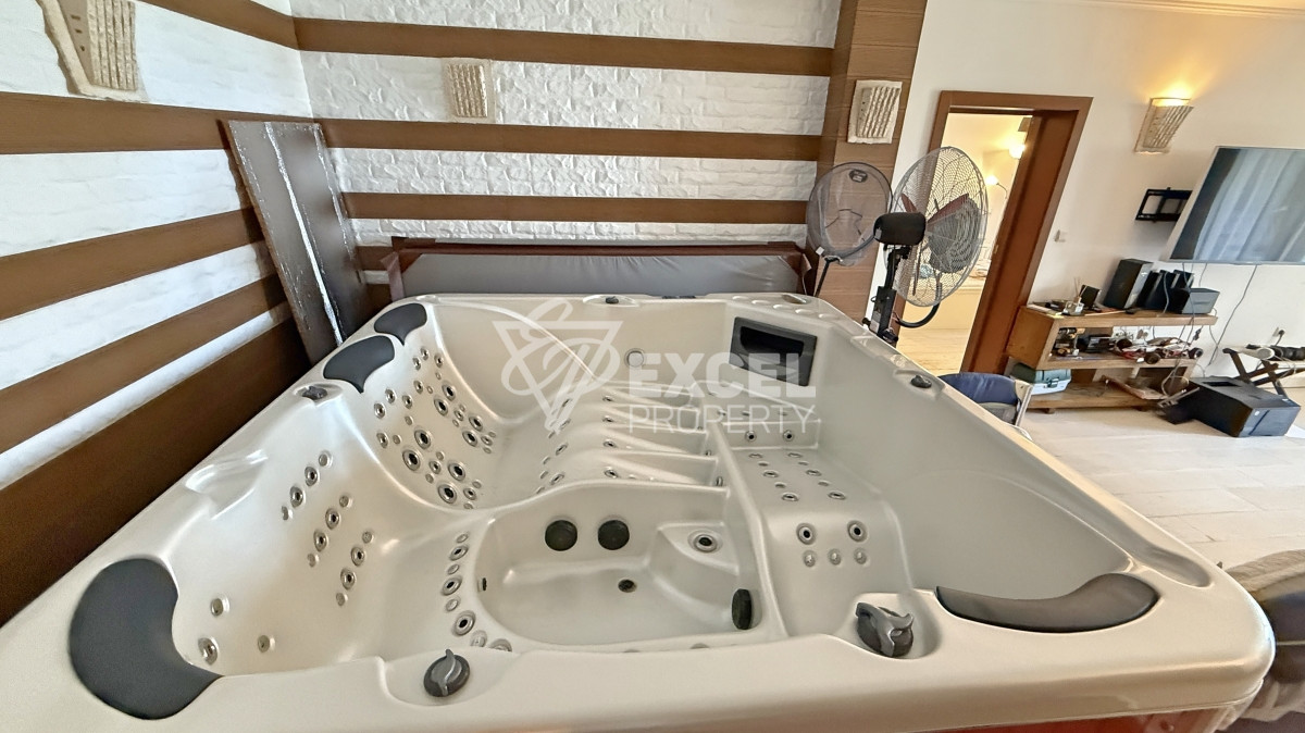 Unique multi-room apartment on the first line in the Casa Real complex, Sveti Vlas