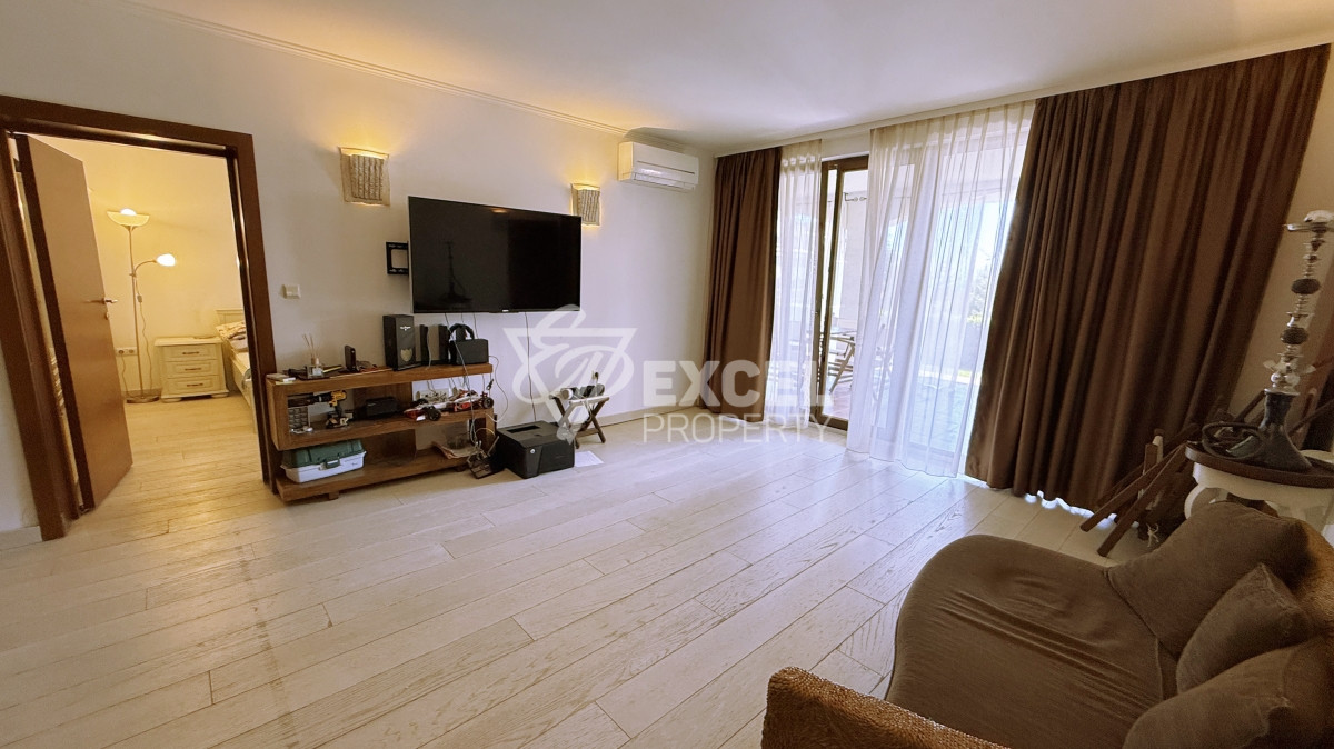 Unique multi-room apartment on the first line in the Casa Real complex, Sveti Vlas