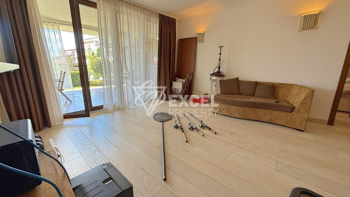 Unique multi-room apartment on the first line in the Casa Real complex, Sveti Vlas