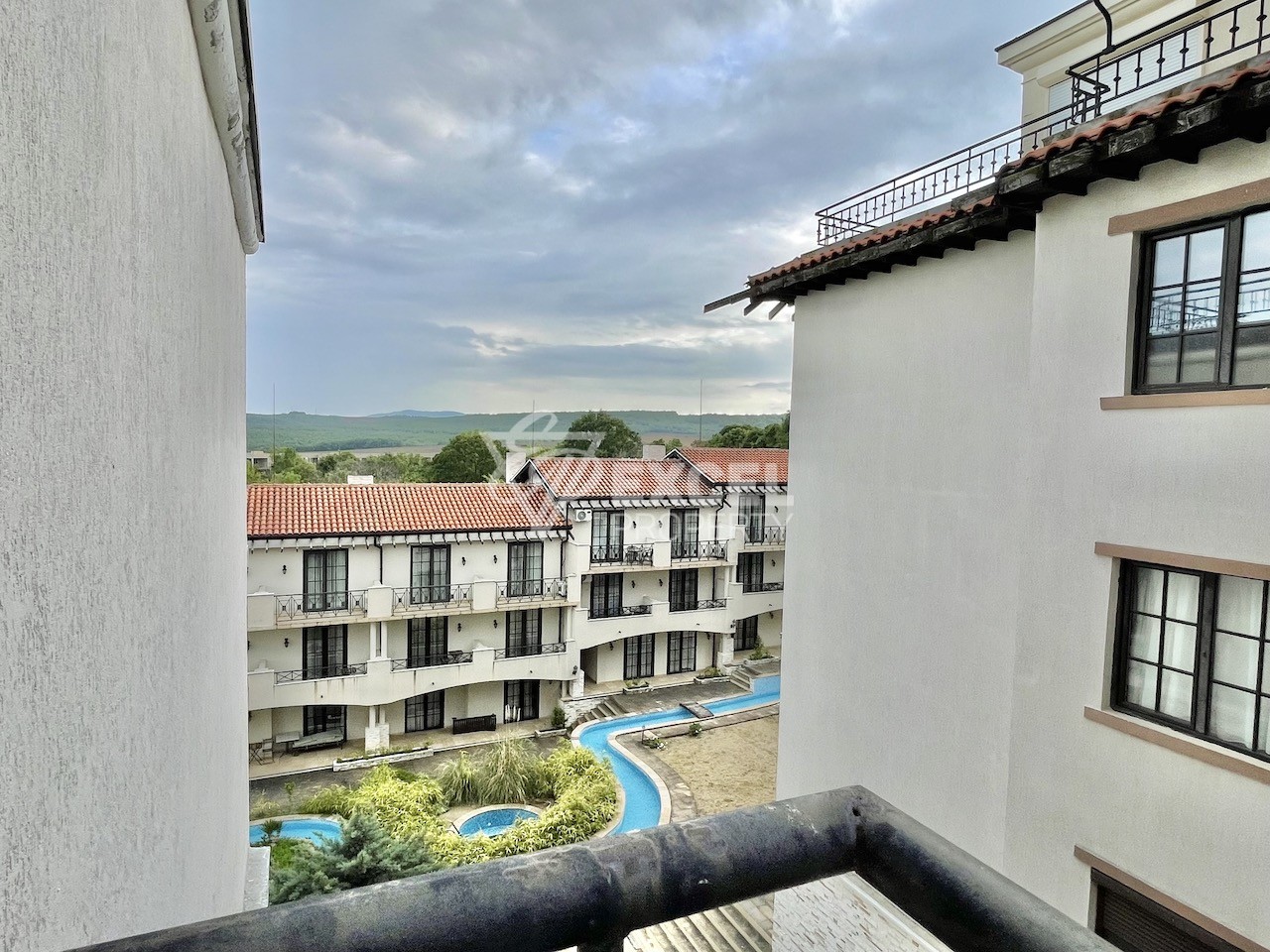One-bedroom apartment in Obzor, only 150 m from the sea - the Cllif complex