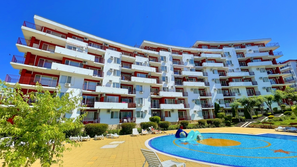 Spacious apartment complex with Marina View Fort overlooking the sea