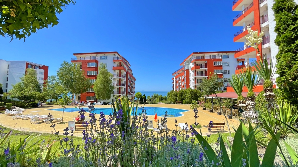 Spacious apartment complex with Marina View Fort overlooking the sea