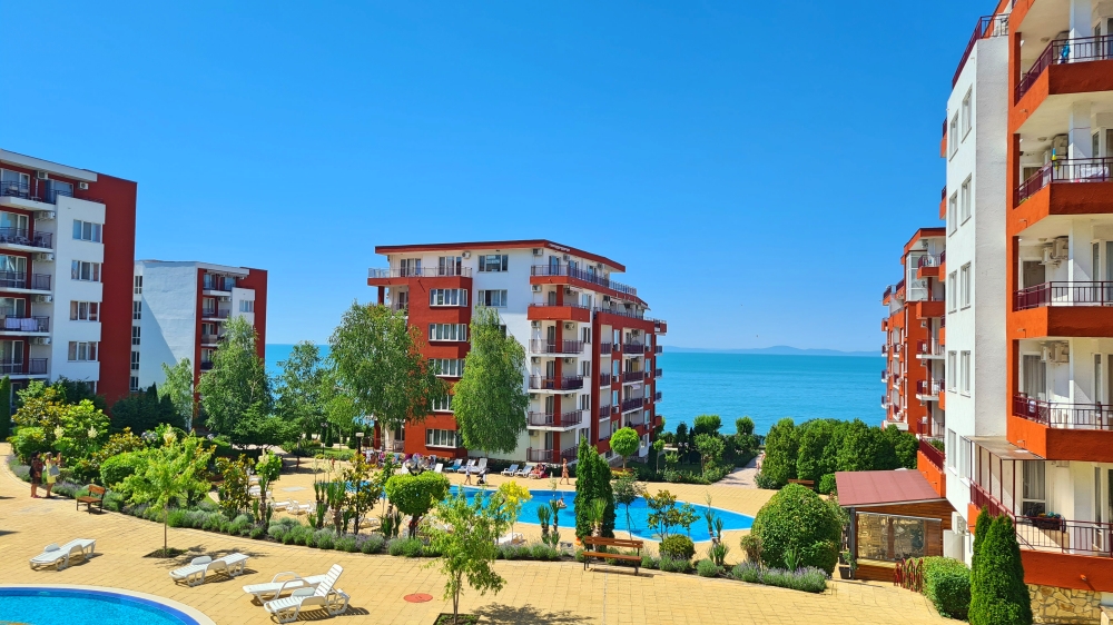 Spacious apartment complex with Marina View Fort overlooking the sea