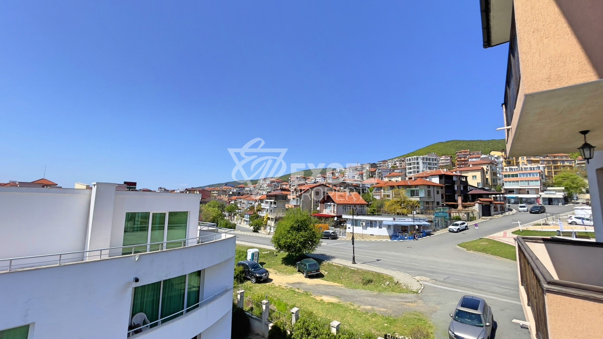 Two-bedroom apartment with sea view 200m from the sea in Sveti Vlas