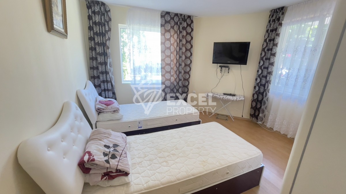 Two bedroom apartment in Saint Vlas on the ground floor meters from the beach.