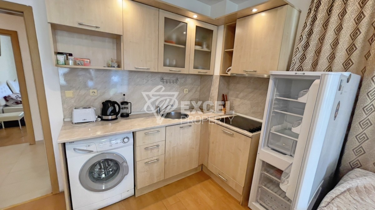 Two bedroom apartment in Saint Vlas on the ground floor meters from the beach.