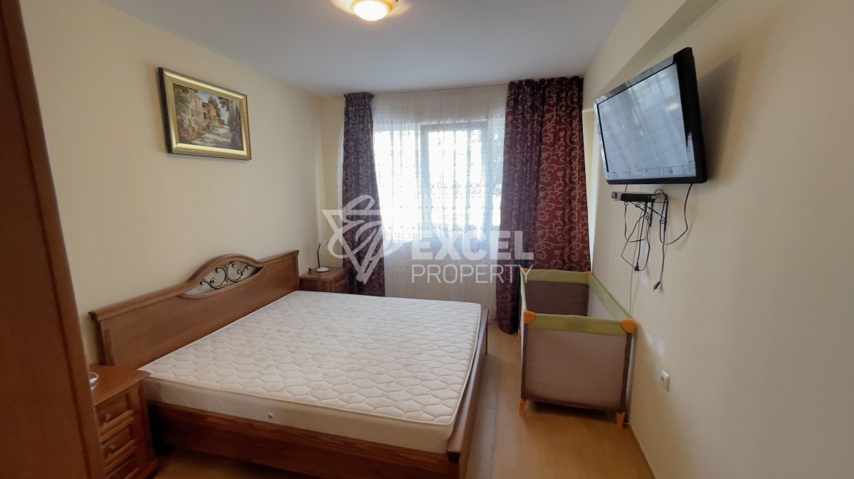 Two bedroom apartment in Saint Vlas on the ground floor meters from the beach.