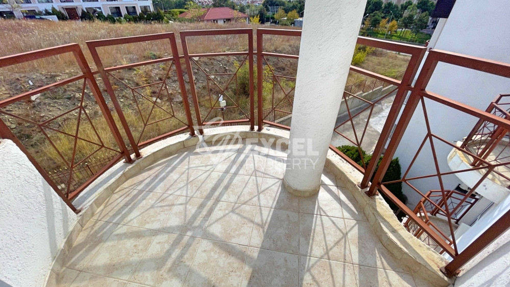 One-bedroom apartment with partial sea view in Saint Vlas