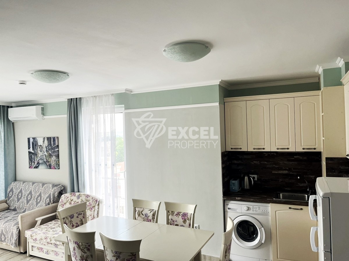 Two-Bedroom apartment, second line to the sea.