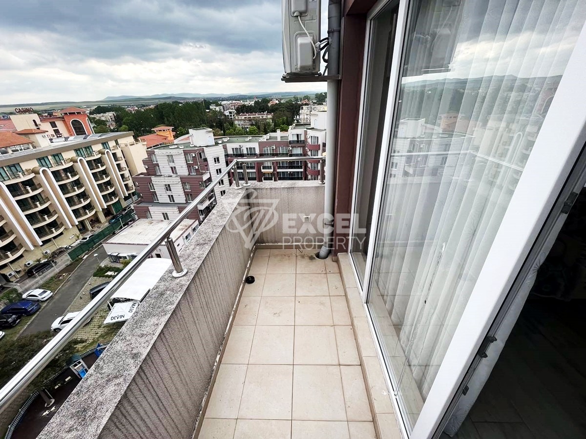 Two-Bedroom apartment, second line to the sea.