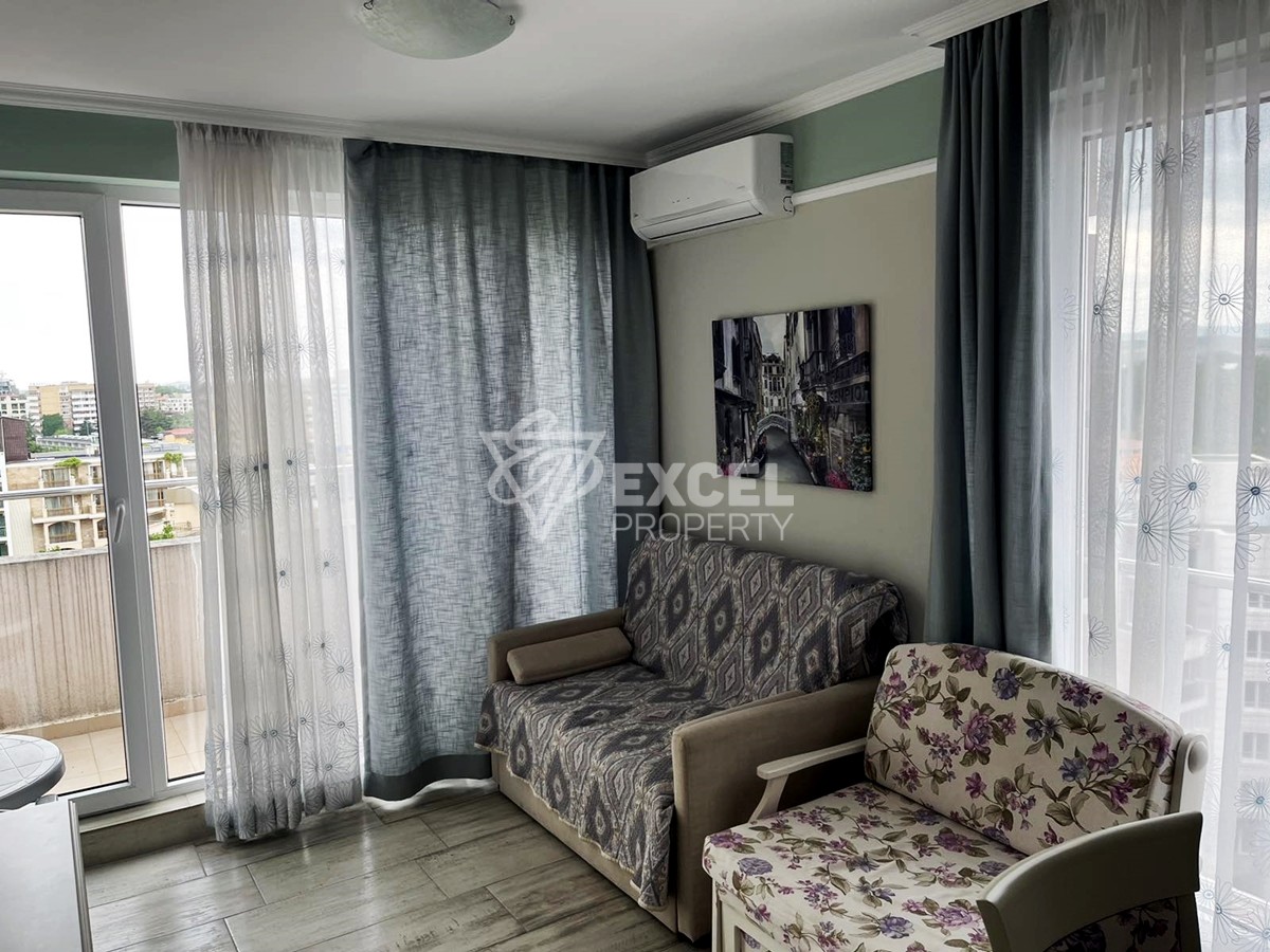 Two-Bedroom apartment, second line to the sea.