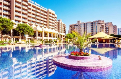 Furnished one-bedroom apartment in "Royal Beach Barcelo" complex.