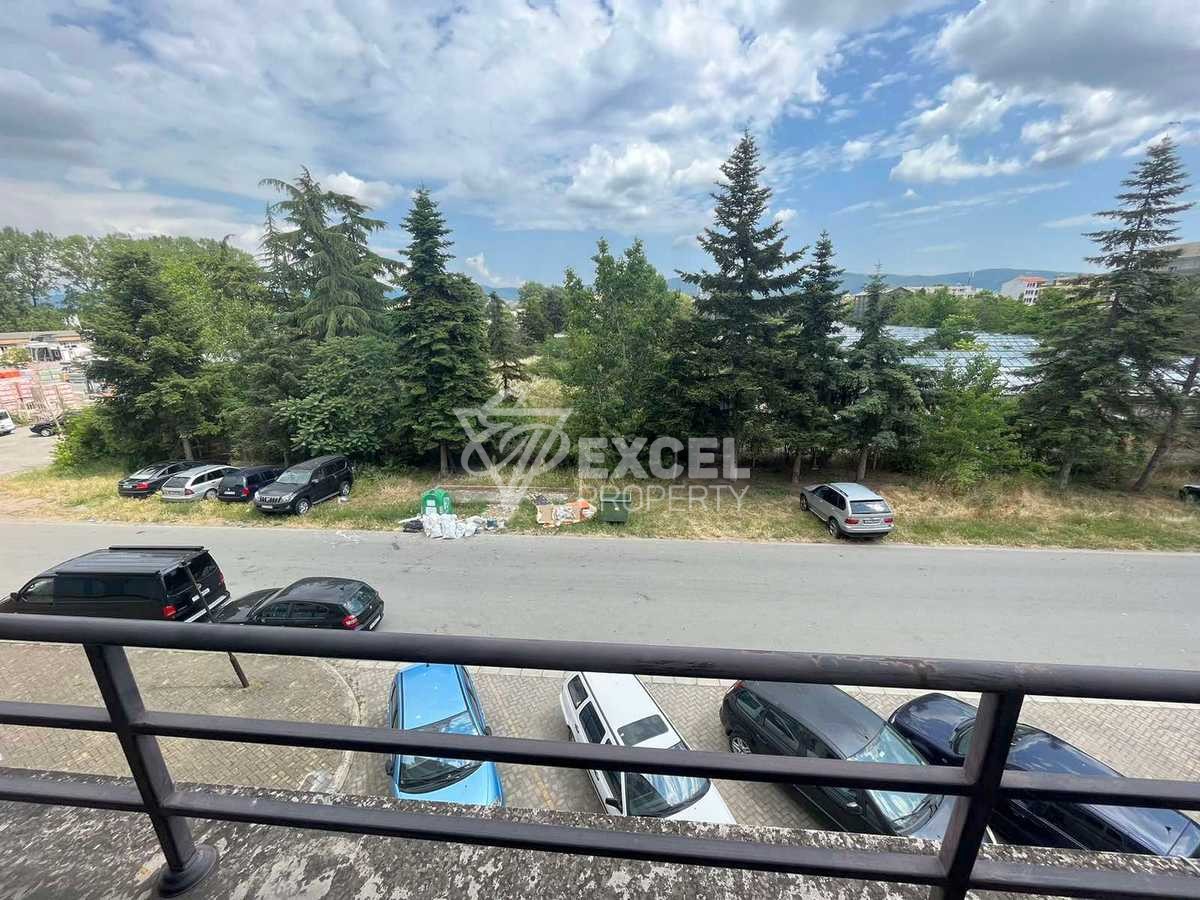 Spacious studio in a gated complex.