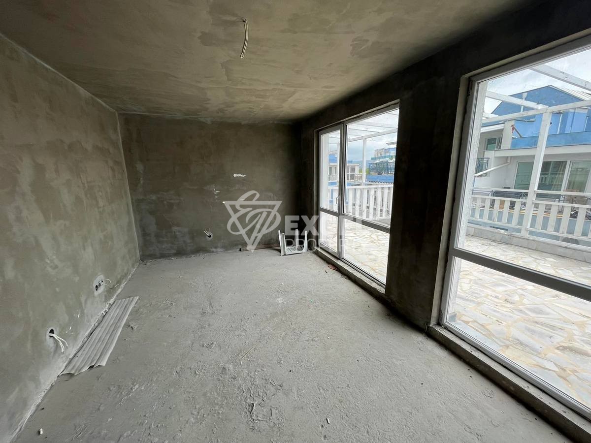 Spacious studio - low maintenance fee.