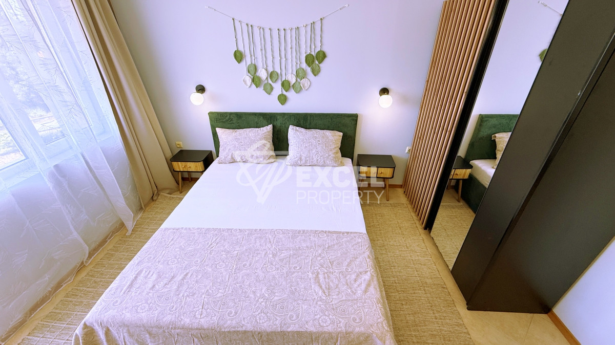 Furnished, two-bedroom apartment in Sunny Beach Hills complex. Fully renovated