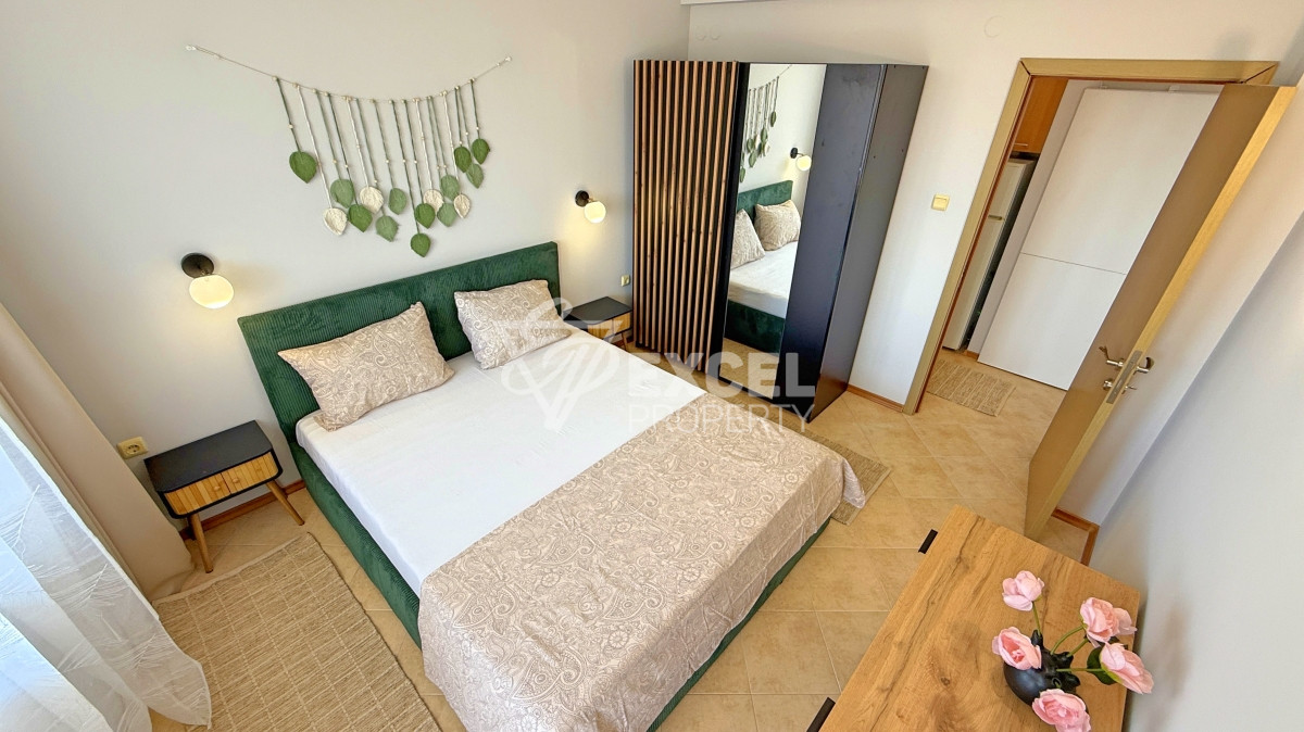 Furnished, two-bedroom apartment in Sunny Beach Hills complex. Fully renovated