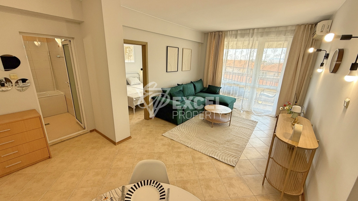 Furnished, two-bedroom apartment in Sunny Beach Hills complex. Fully renovated