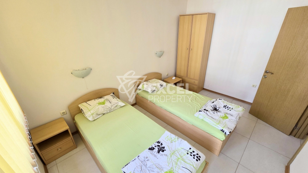 🏡 Two-bedroom apartment with a view of the pool in a well-maintained complex 🌊