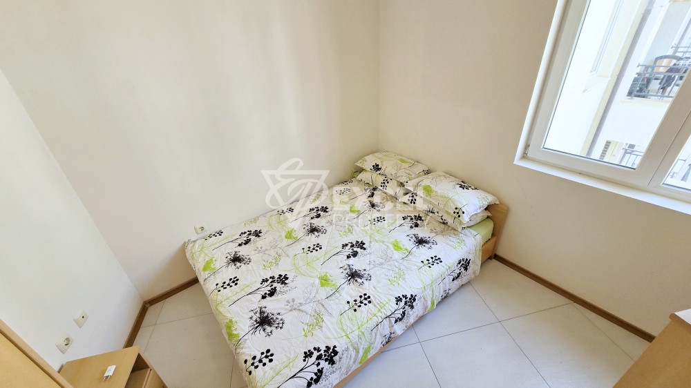 🏡 Two-bedroom apartment with a view of the pool in a well-maintained complex 🌊