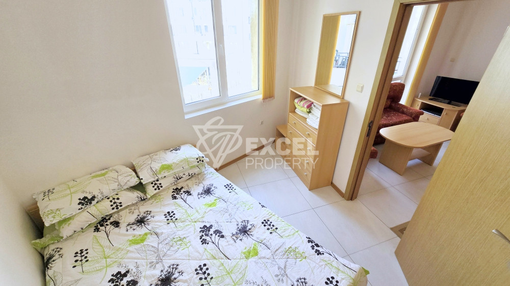 🏡 Two-bedroom apartment with a view of the pool in a well-maintained complex 🌊