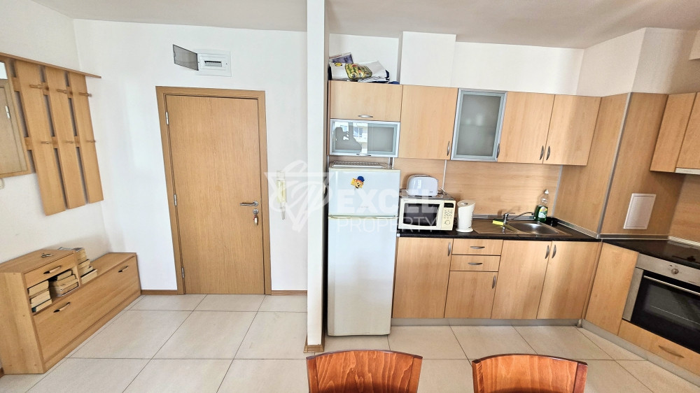 🏡 Two-bedroom apartment with a view of the pool in a well-maintained complex 🌊