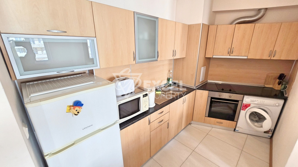 🏡 Two-bedroom apartment with a view of the pool in a well-maintained complex 🌊