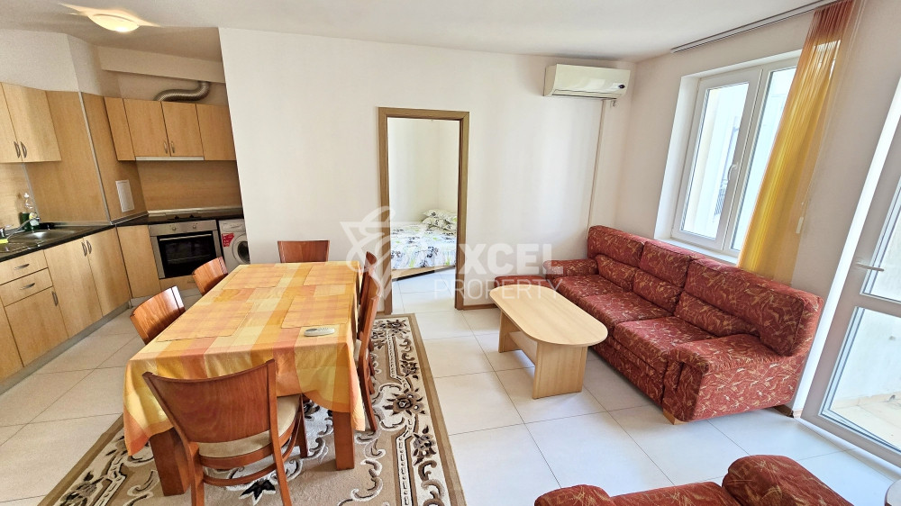 🏡 Two-bedroom apartment with a view of the pool in a well-maintained complex 🌊